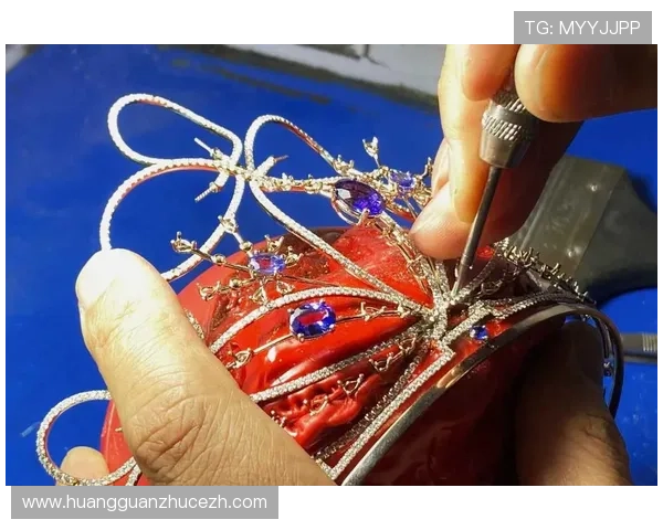 皇冠设计中的宝石选择与搭配技巧,提升整体奢华感与视觉冲击力 皇冠设计中的宝石选择与搭配技巧,提升整体奢华感与视觉冲击力
